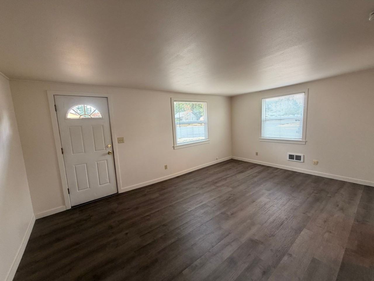 1632 10th St - Photo 5 of 10