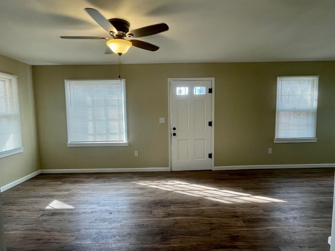 110 Rosewood Cir - Photo 2 of 7