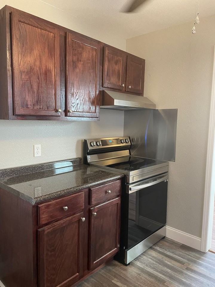 110 Rosewood Cir - Photo 3 of 7