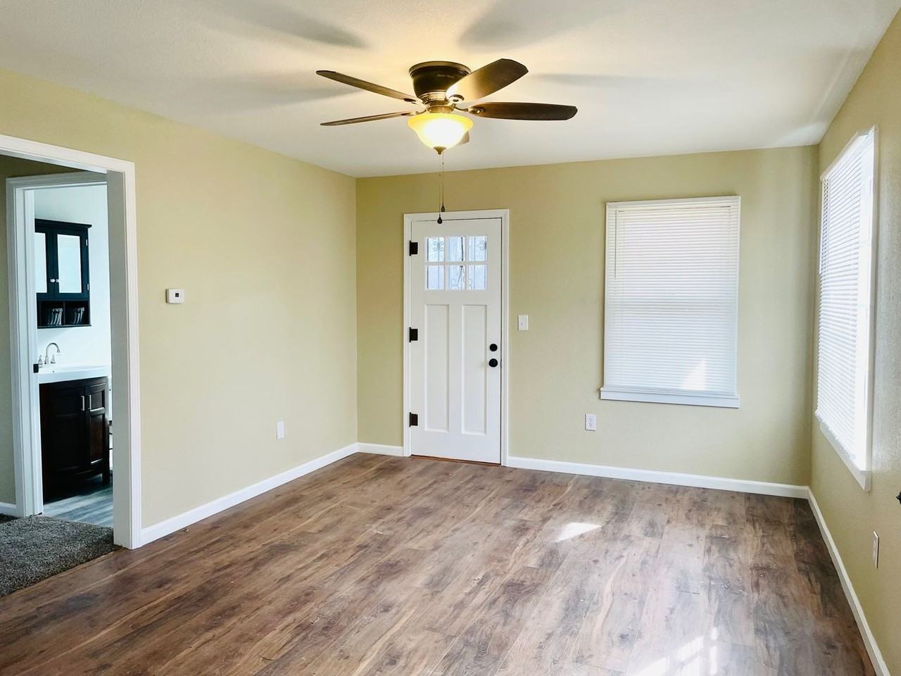 110 Rosewood Cir - Photo 5 of 7