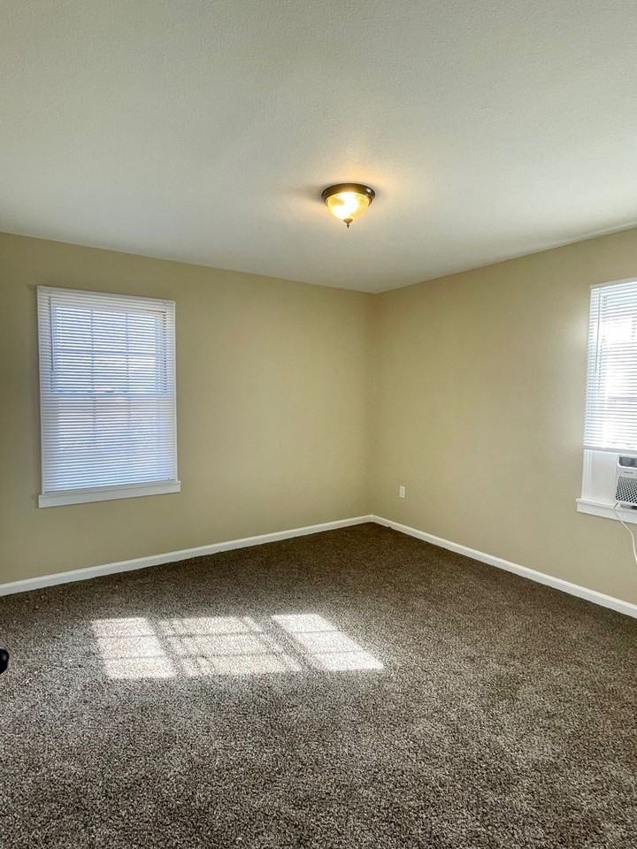 110 Rosewood Cir - Photo 6 of 7