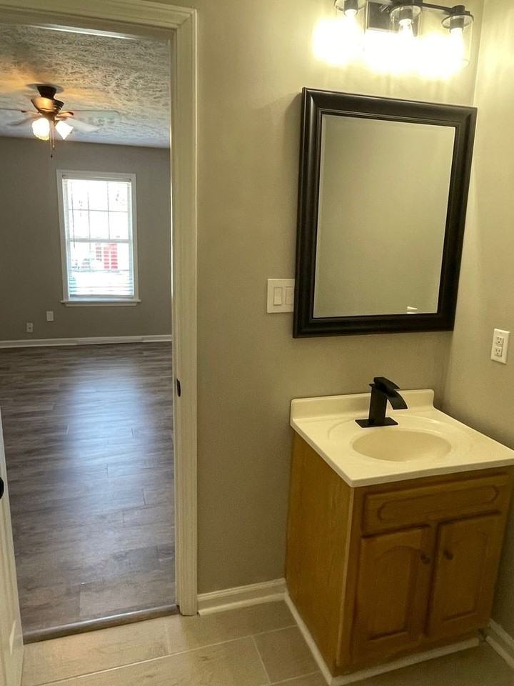 117 Pine St - Photo 2 of 10