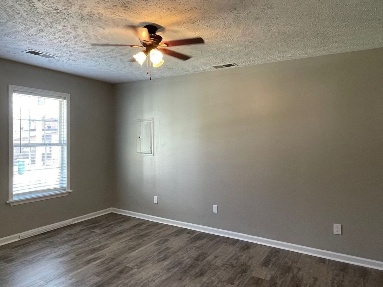 117 Pine St - Photo 3 of 10