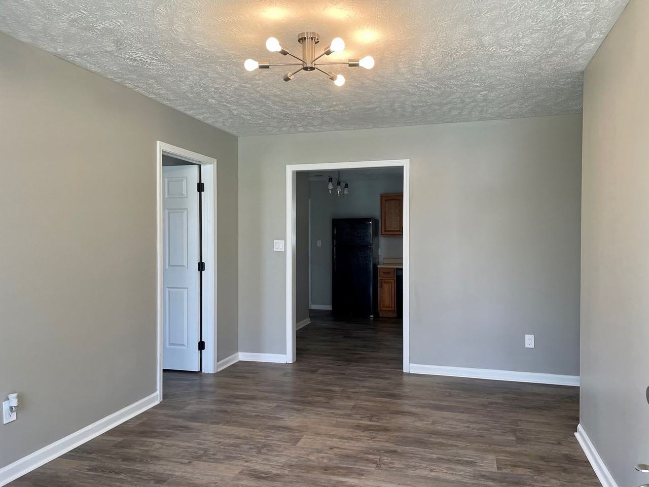 117 Pine St - Photo 7 of 10