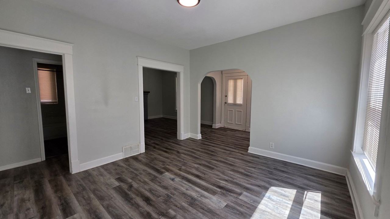 334 Mersington Ave - Photo 4 of 17
