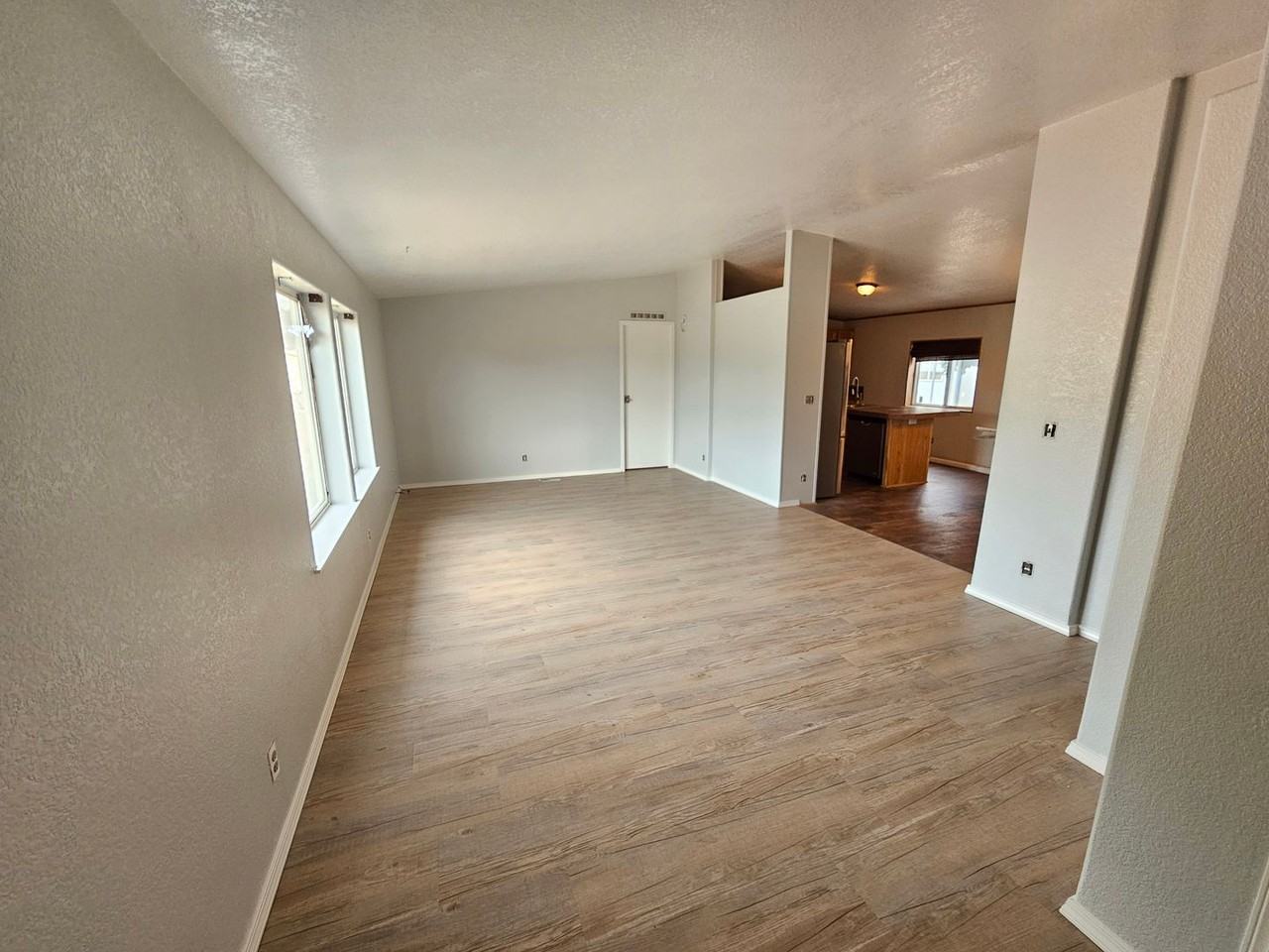 1567 W Arch St - Photo 2 of 18