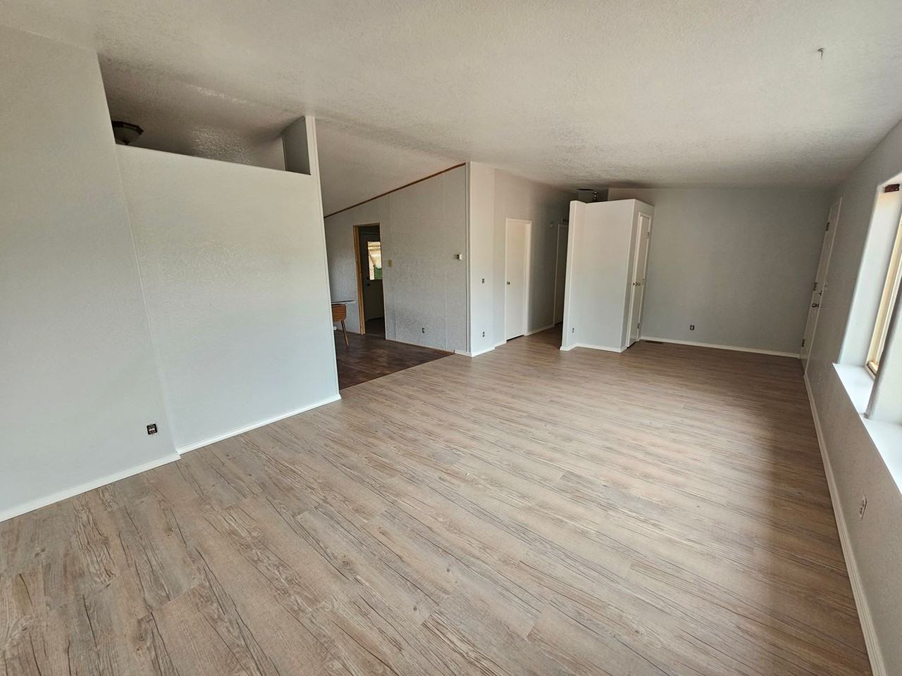 1567 W Arch St - Photo 3 of 18