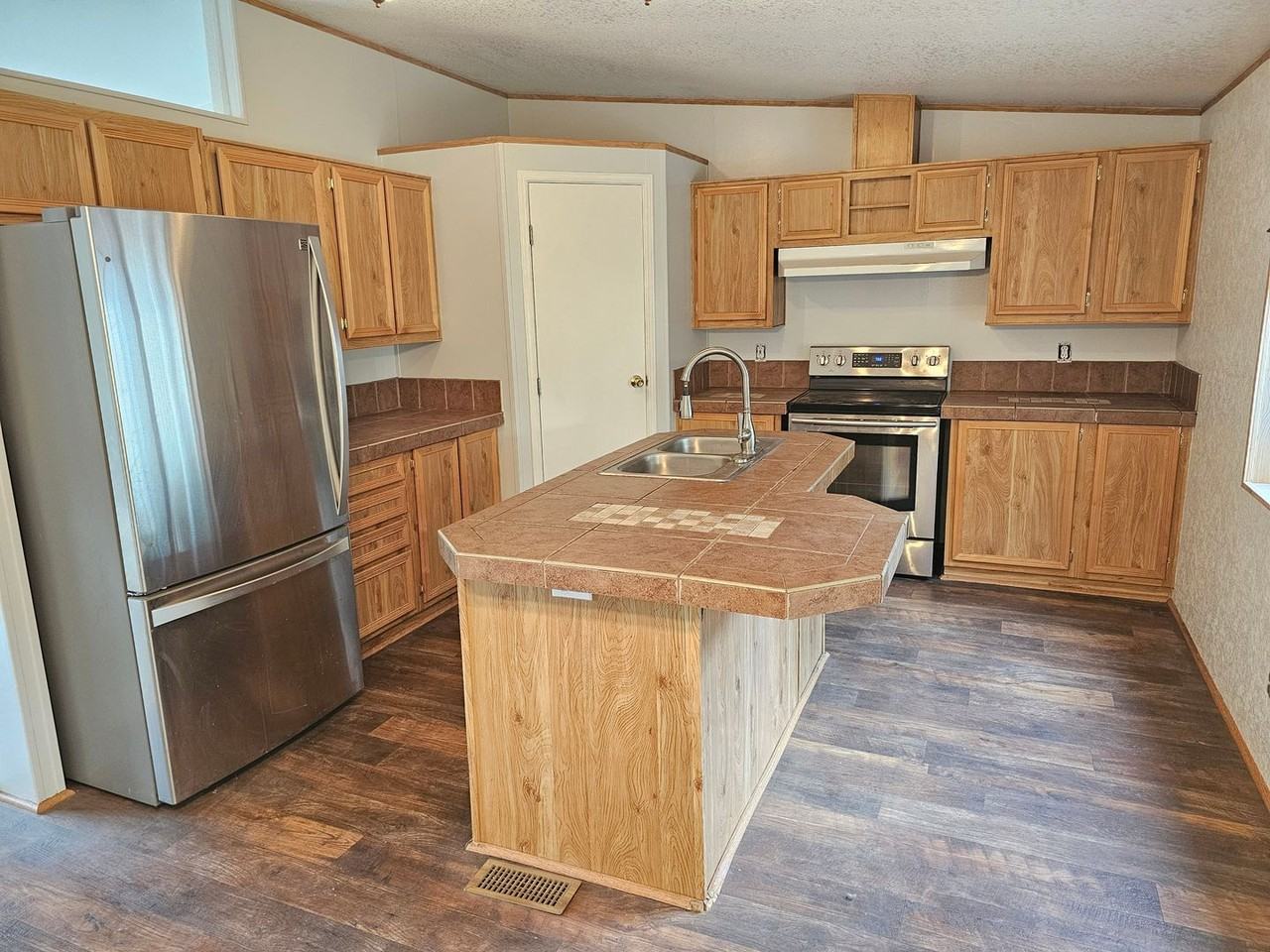 1567 W Arch St - Photo 5 of 18
