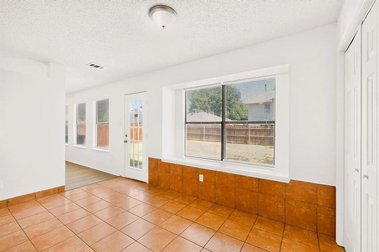 9073 Stillwater Trl - Photo 5 of 40