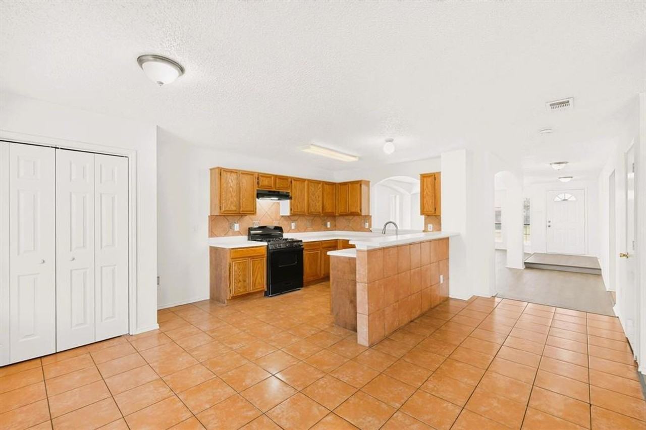 9073 Stillwater Trl - Photo 6 of 40