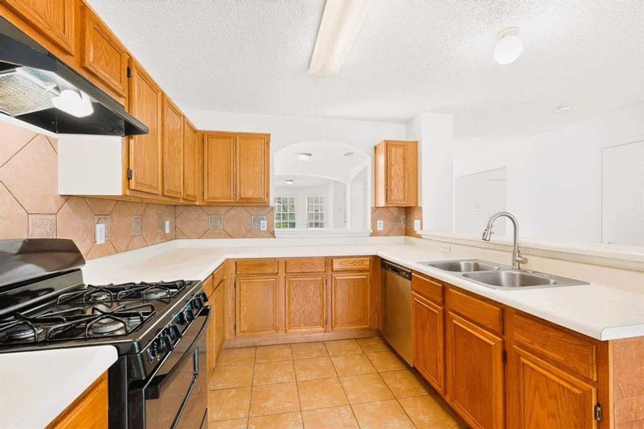 9073 Stillwater Trl - Photo 7 of 40