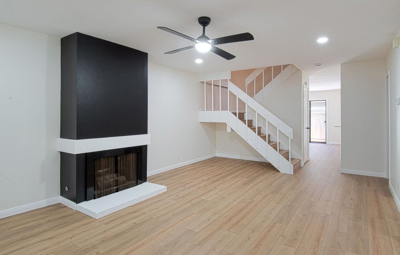 7 Starburst Ct - Photo 2 of 27