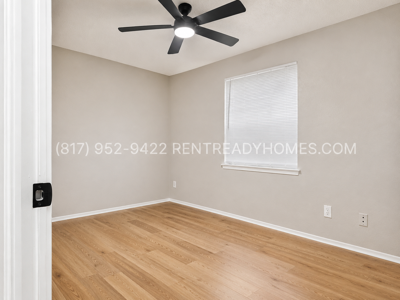 7452 Darien St - Photo 3 of 8