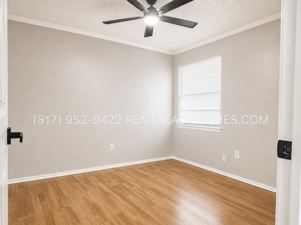 7452 Darien St - Photo 4 of 8