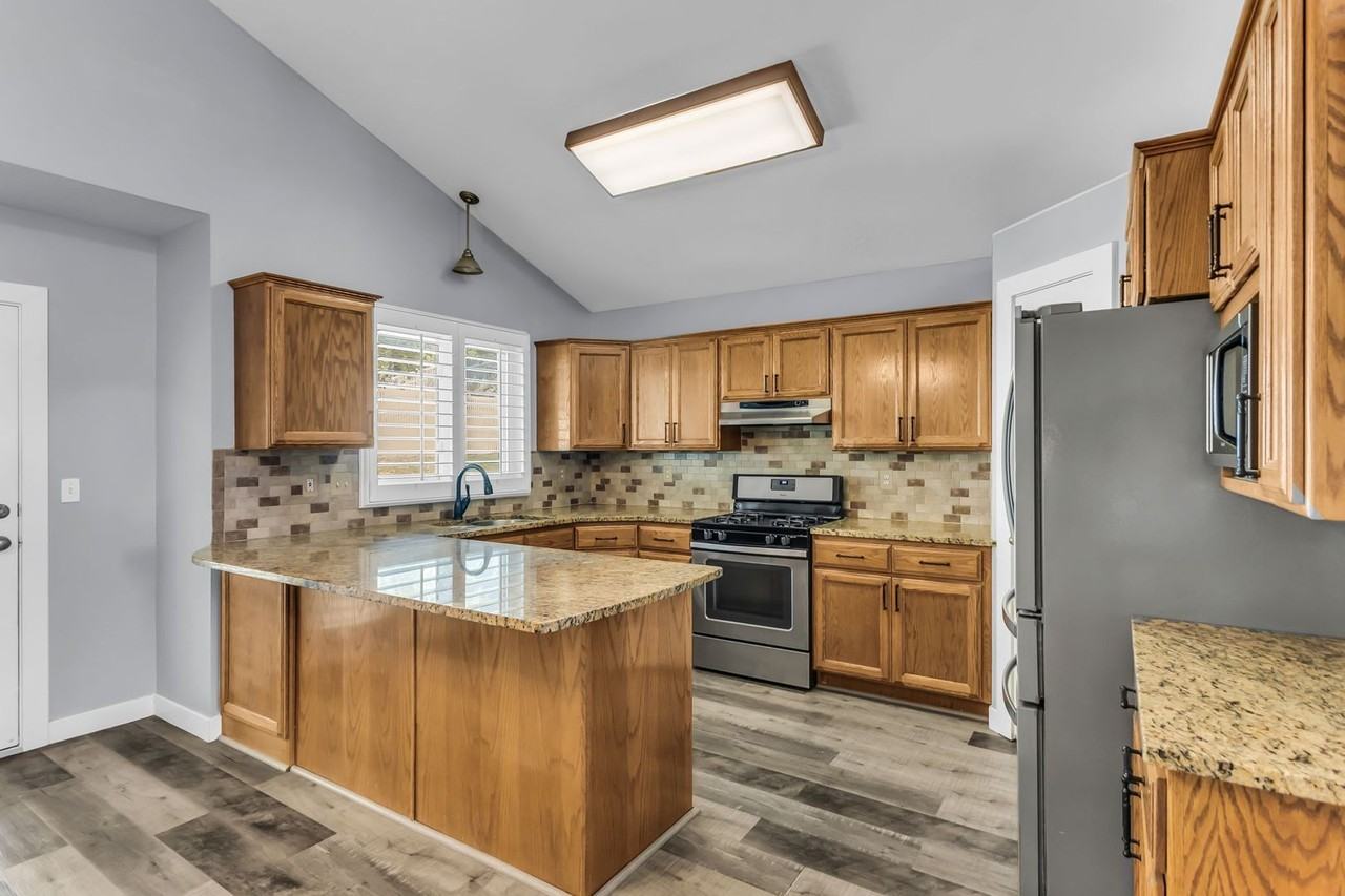 3084 N 2225 E - Photo 6 of 35