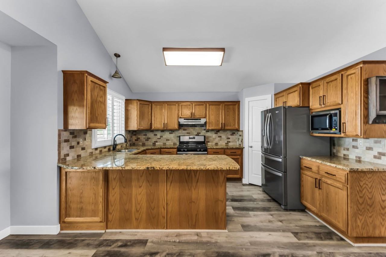 3084 N 2225 E - Photo 7 of 35