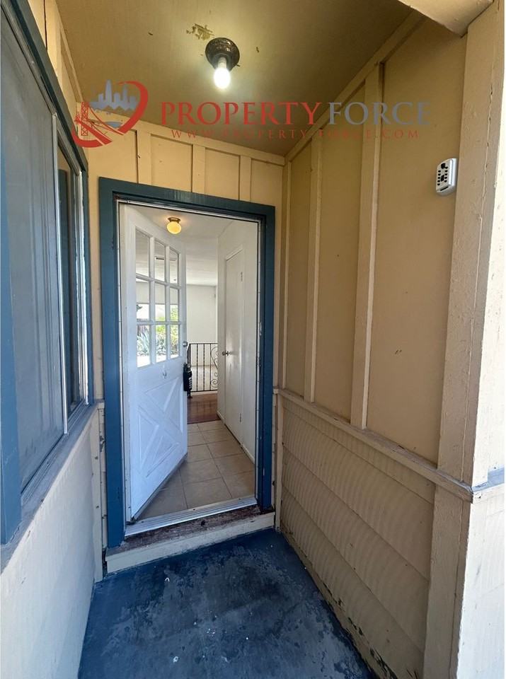 2085 Ashwood Ln - Photo 3 of 23