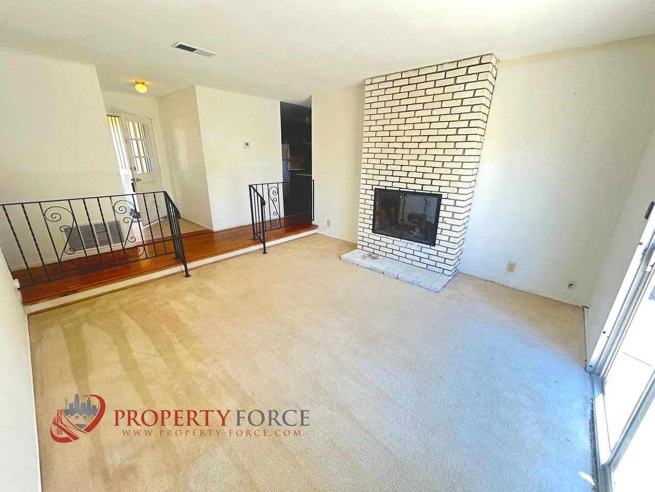 2085 Ashwood Ln - Photo 6 of 23