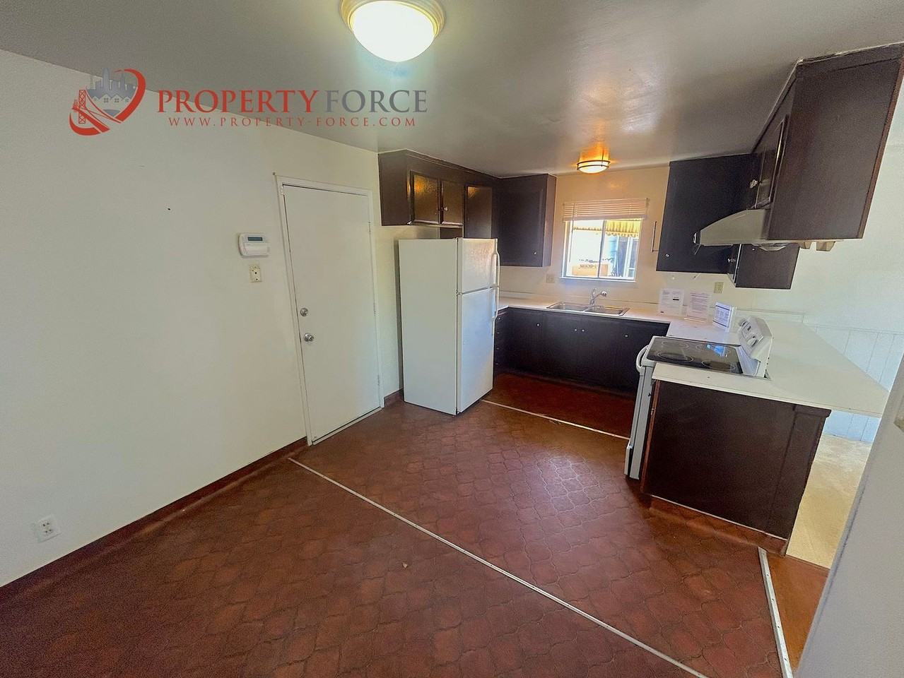 2085 Ashwood Ln - Photo 7 of 23