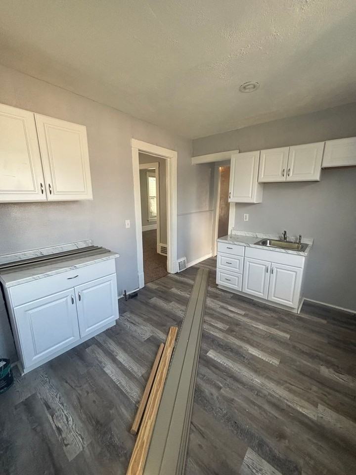3457 E 149th St - Photo 2 of 11