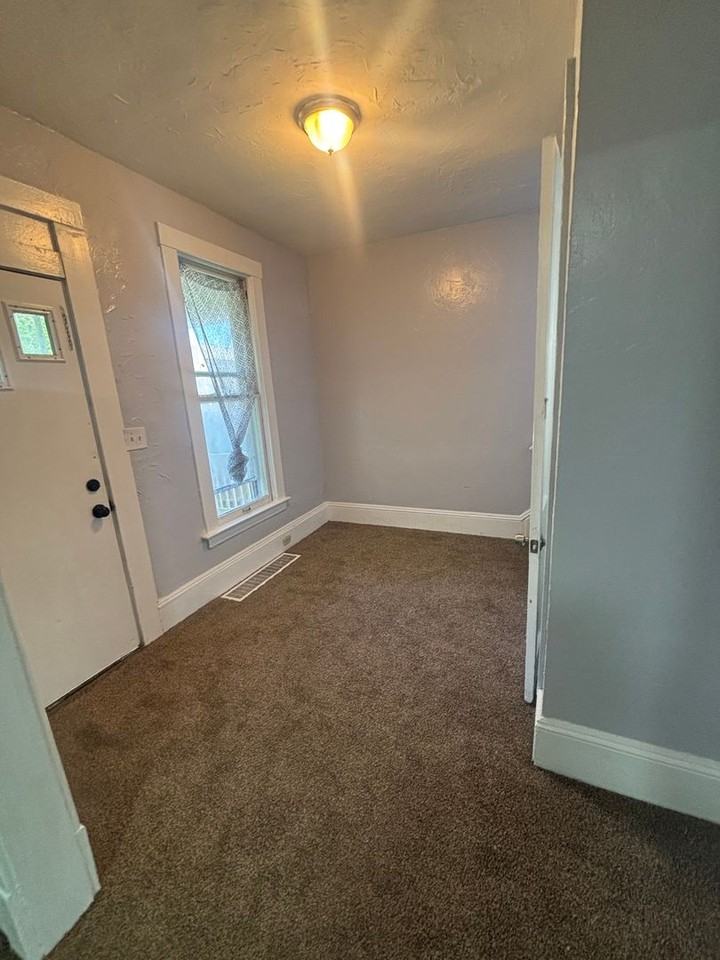 3457 E 149th St - Photo 5 of 11
