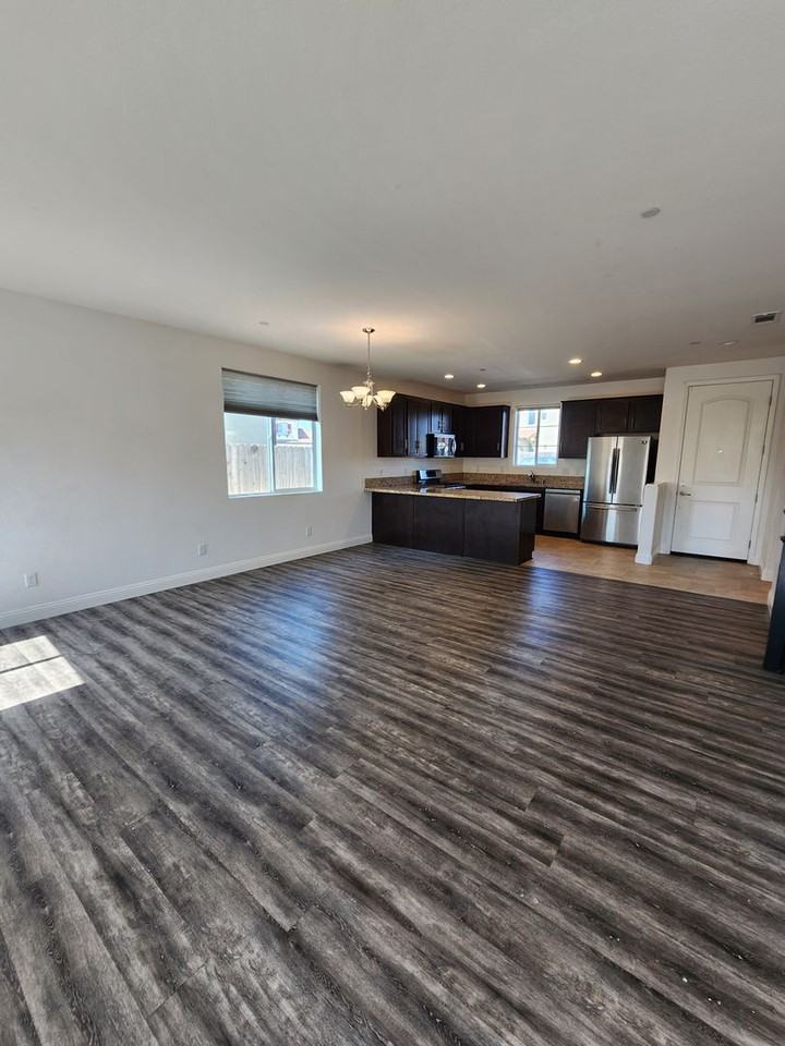 231 Ninos Dr - Photo 4 of 24