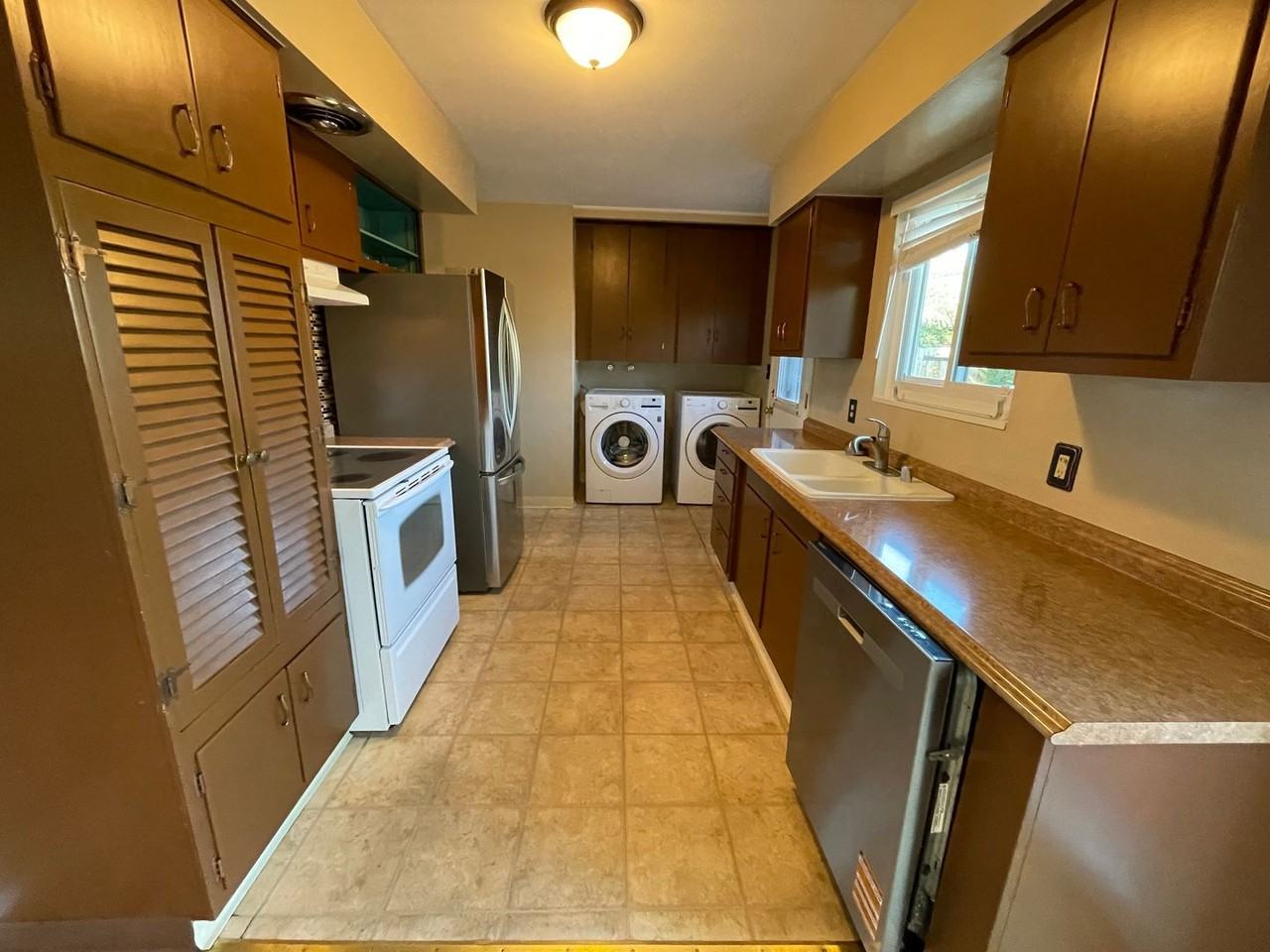 1421 Samuel Way - Photo 4 of 11