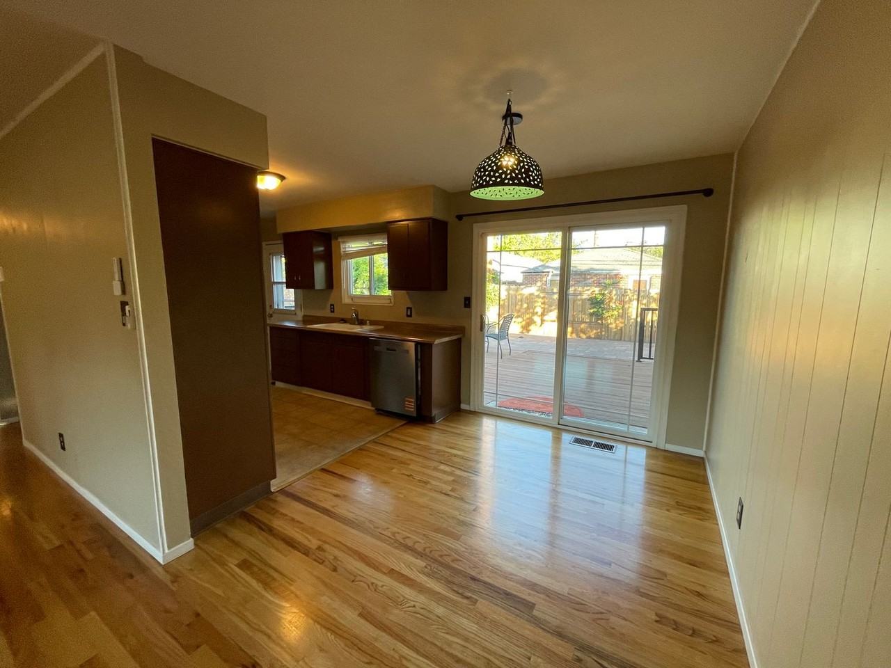 1421 Samuel Way - Photo 5 of 11