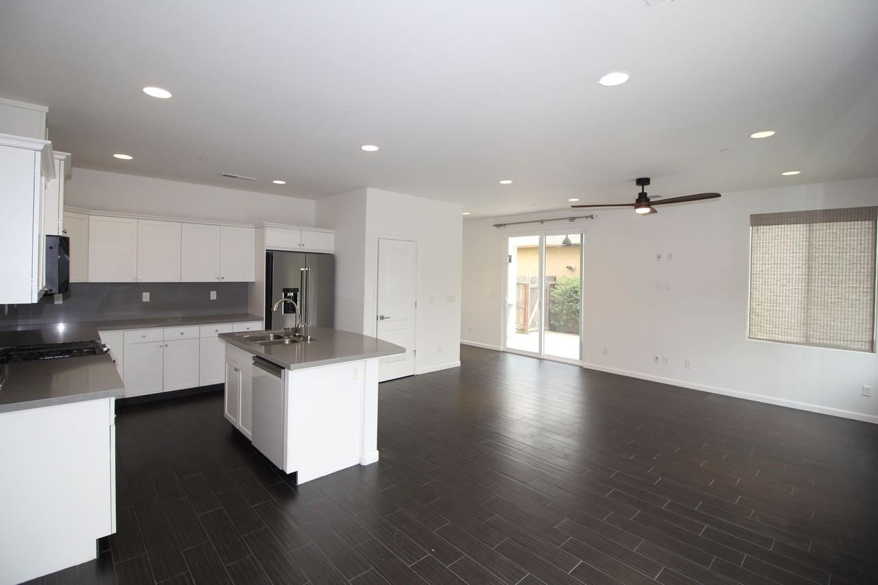 2102 E Makenna Dr - Photo 5 of 18