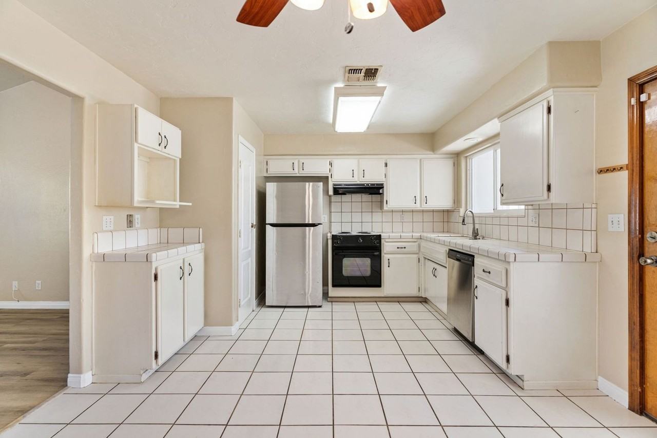 6805 Lafayette Way - Photo 3 of 32