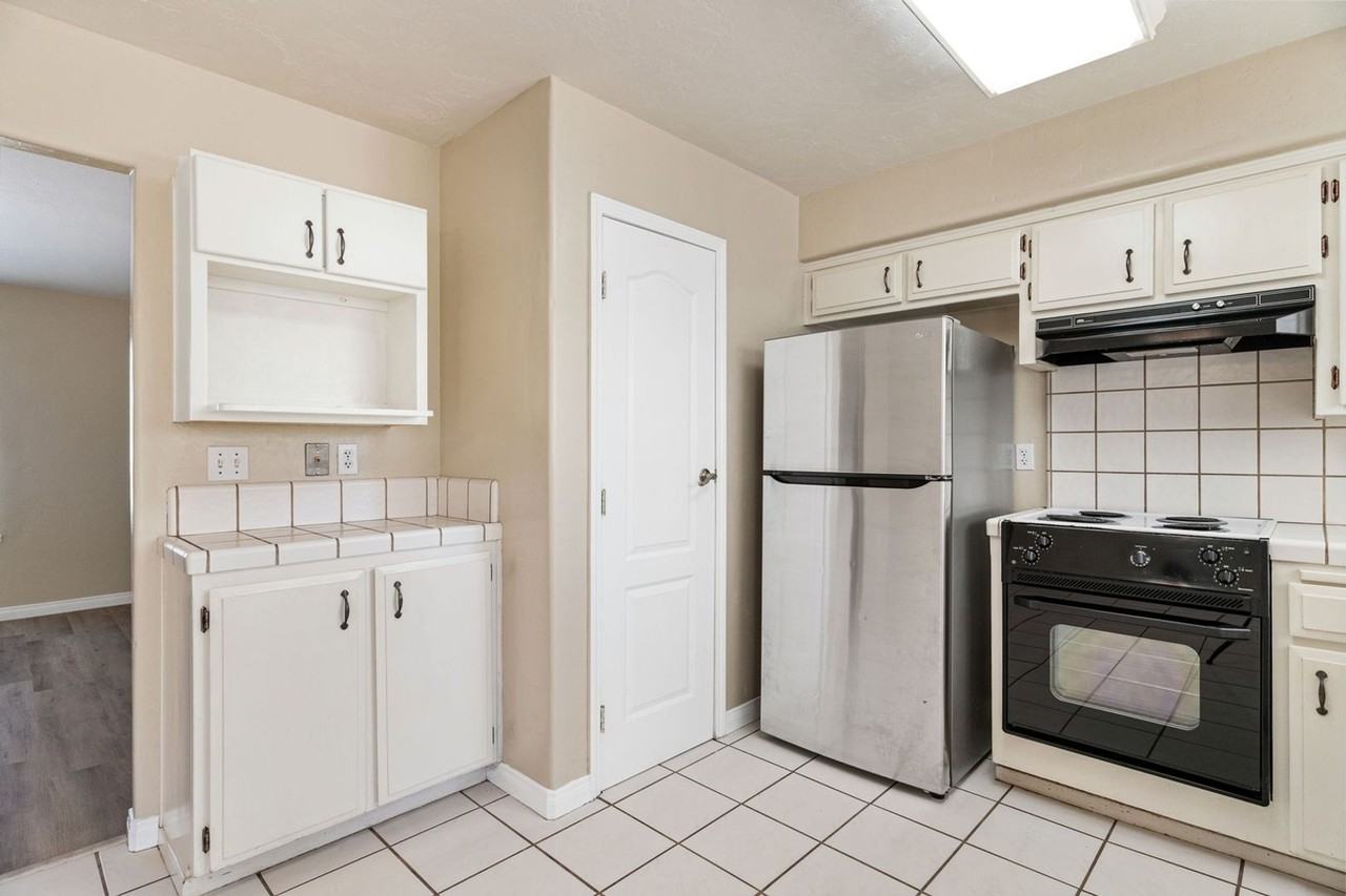 6805 Lafayette Way - Photo 2 of 32