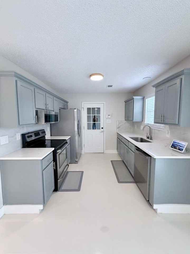 303 Franklin Sq - Photo 6 of 20