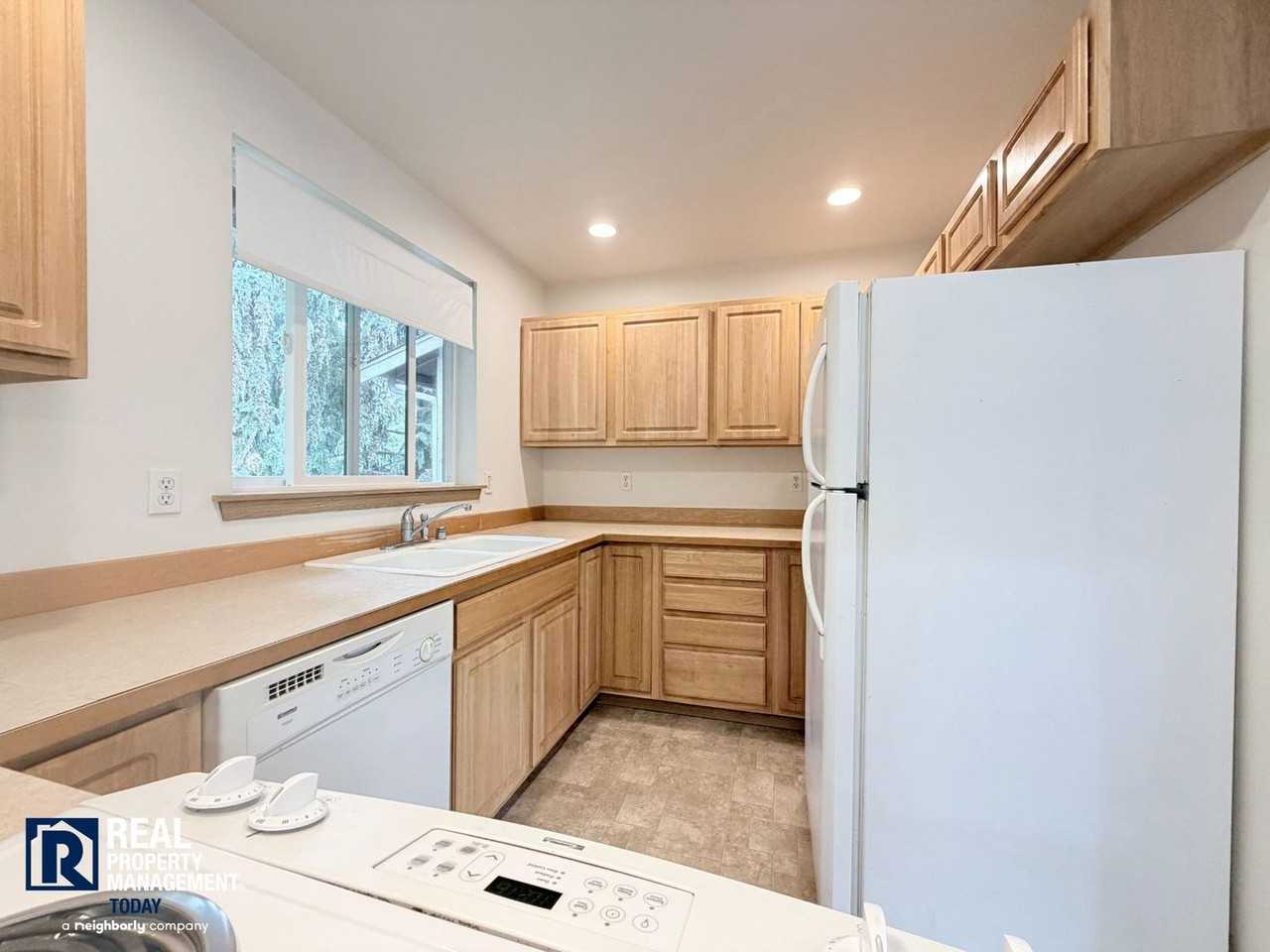 20206 93rd St E - Photo 7 of 25