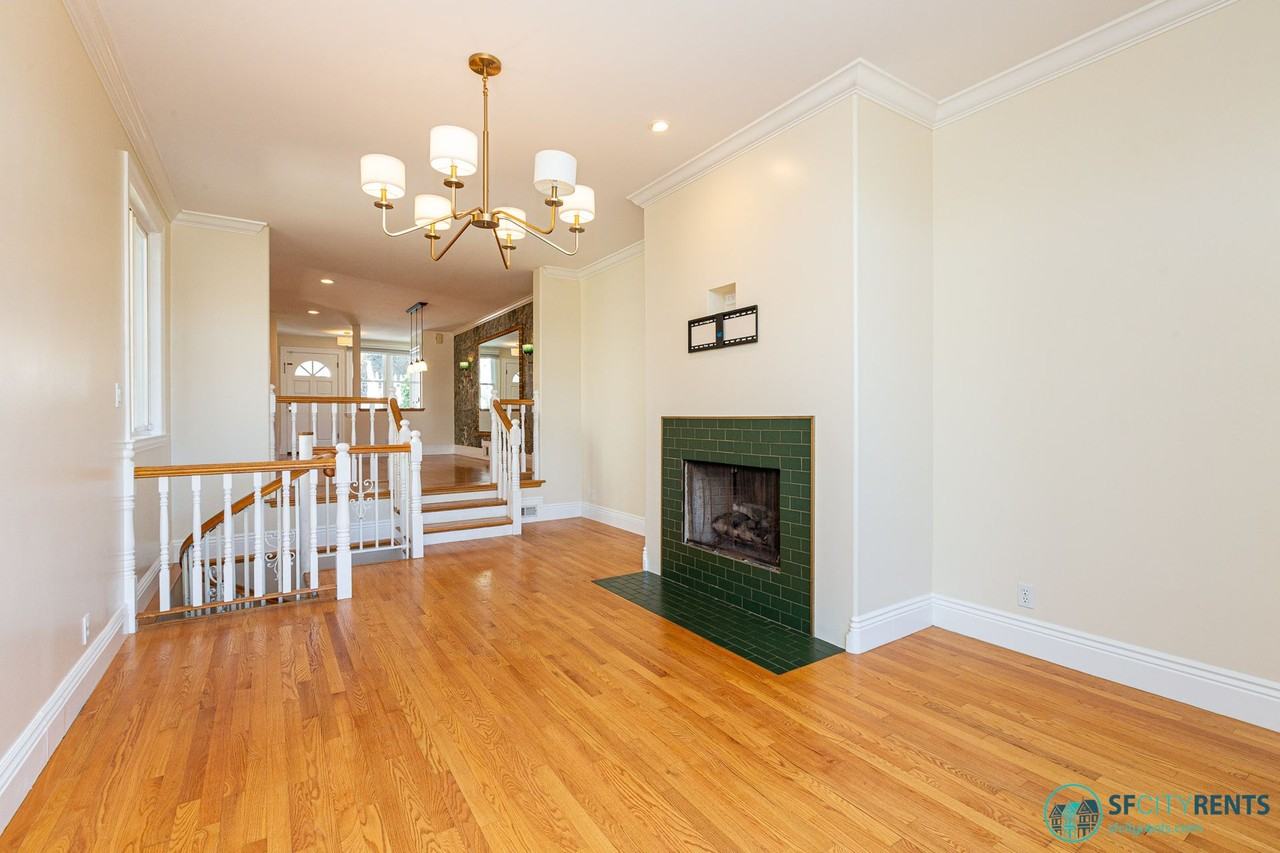 1064 Carolina St - Photo 5 of 32