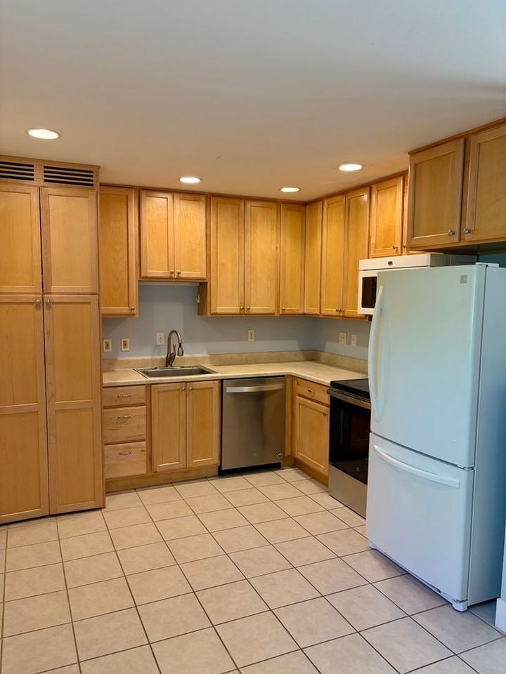345 S 44th St - Photo 5 of 27