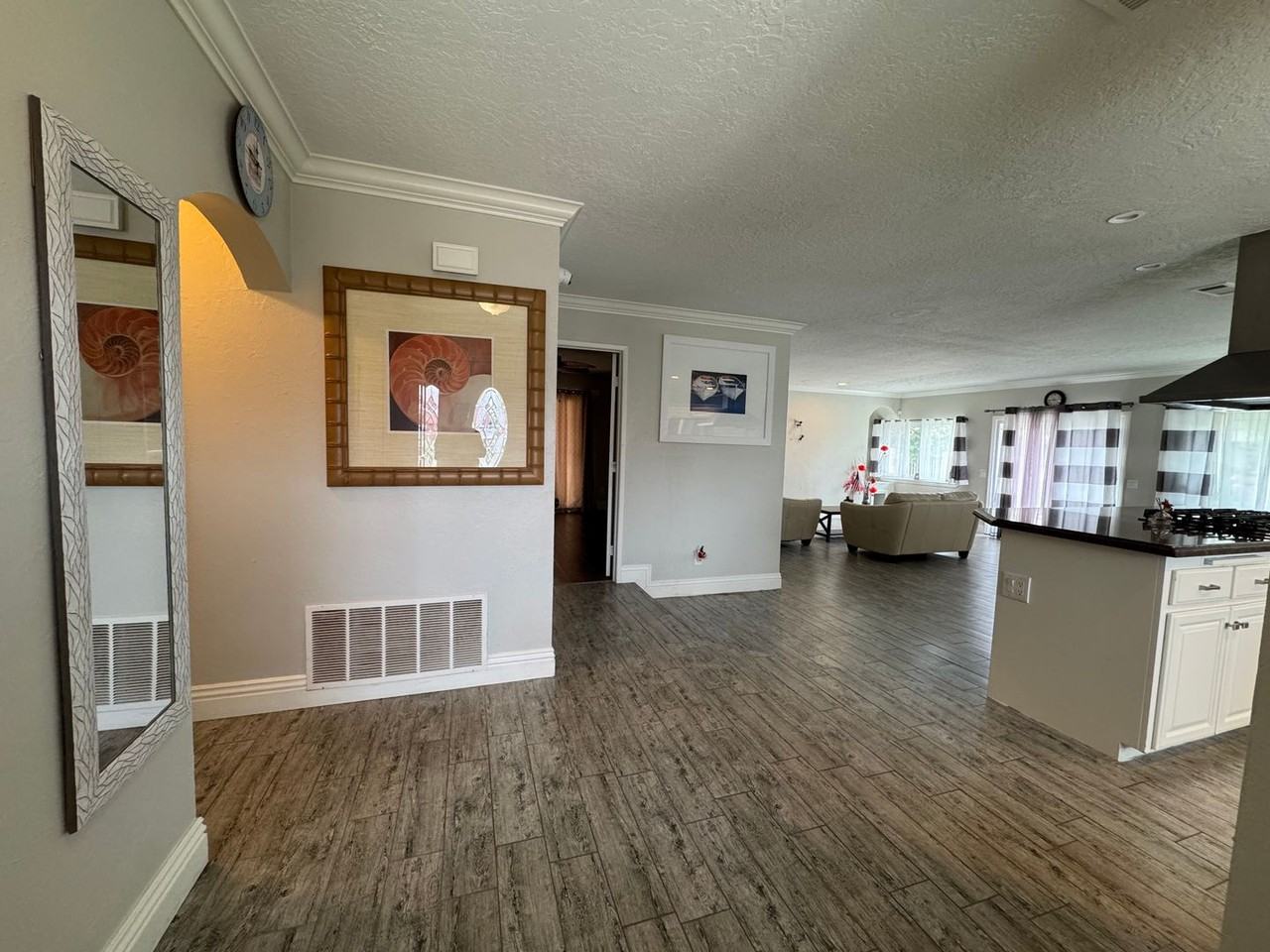 13395 Spring Valley Pkwy - Photo 2 of 28