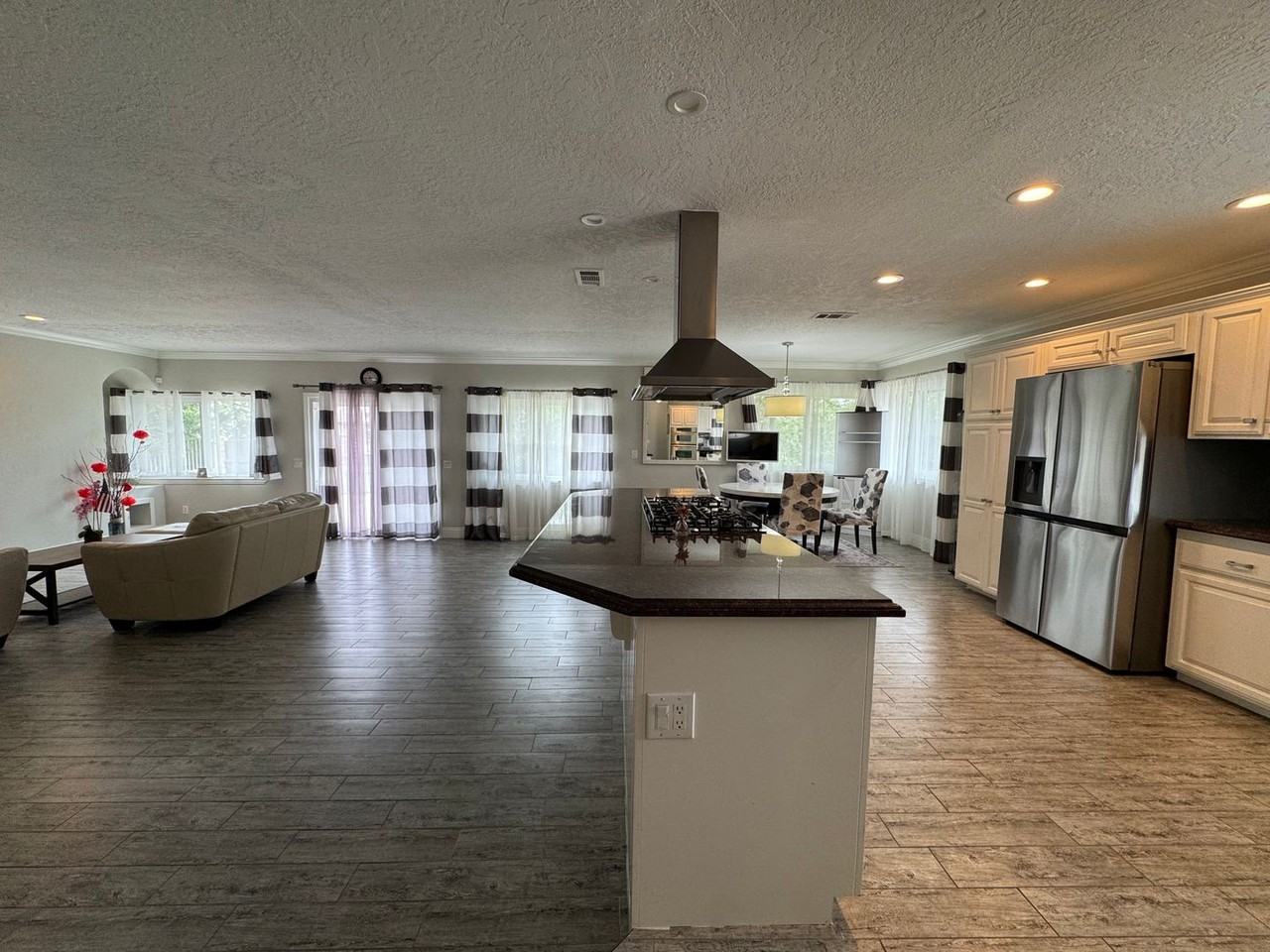 13395 Spring Valley Pkwy - Photo 3 of 28