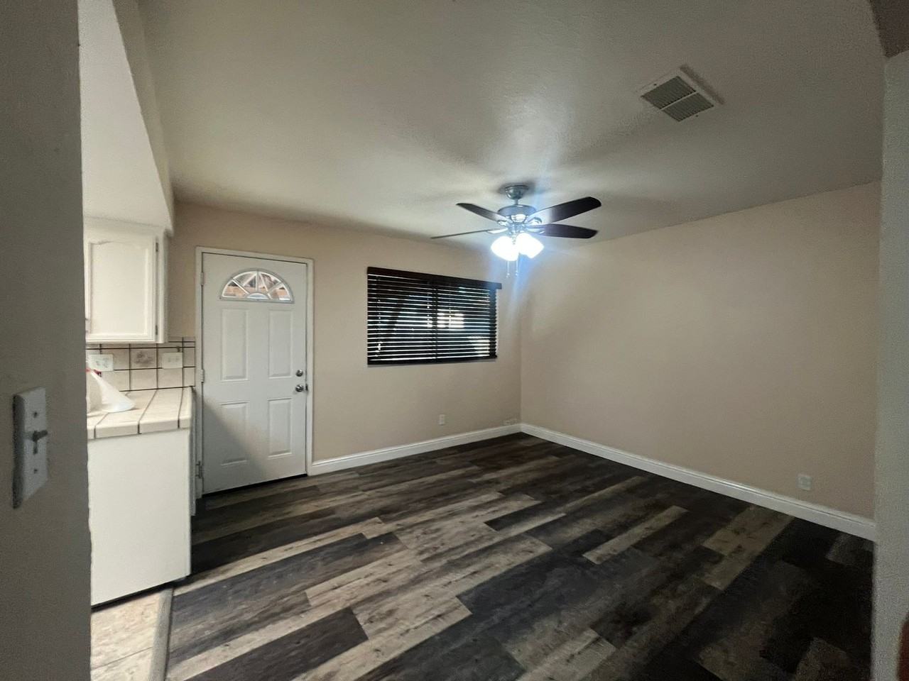 105 Lombardy Ln - Photo 5 of 17