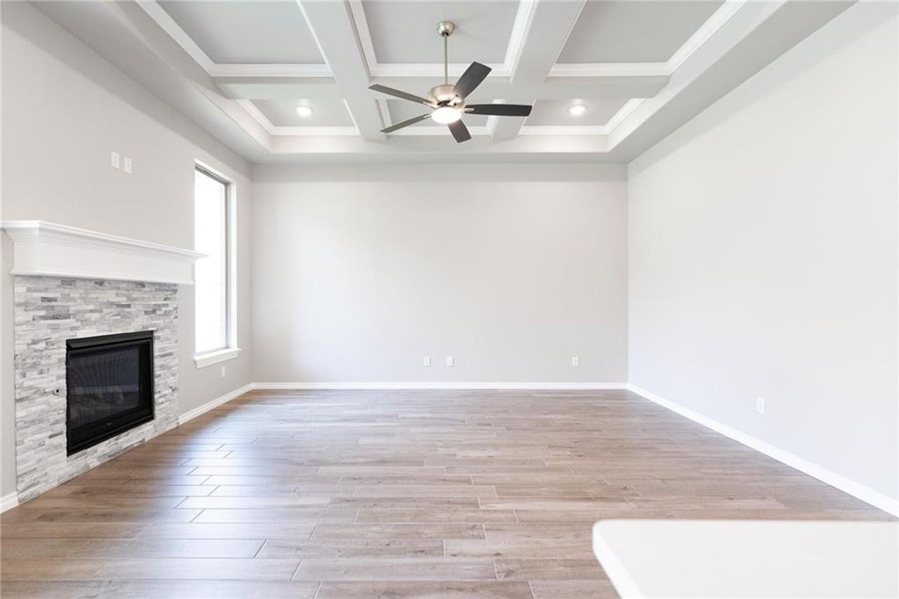 8301 Hazelwood Way - Photo 4 of 34