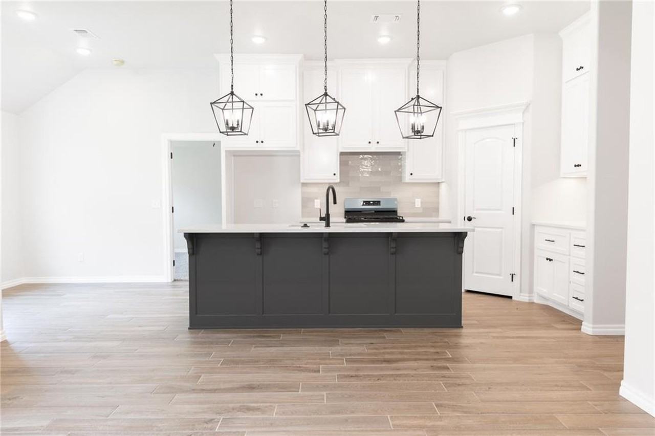 8233 Hazelwood Way - Photo 5 of 33