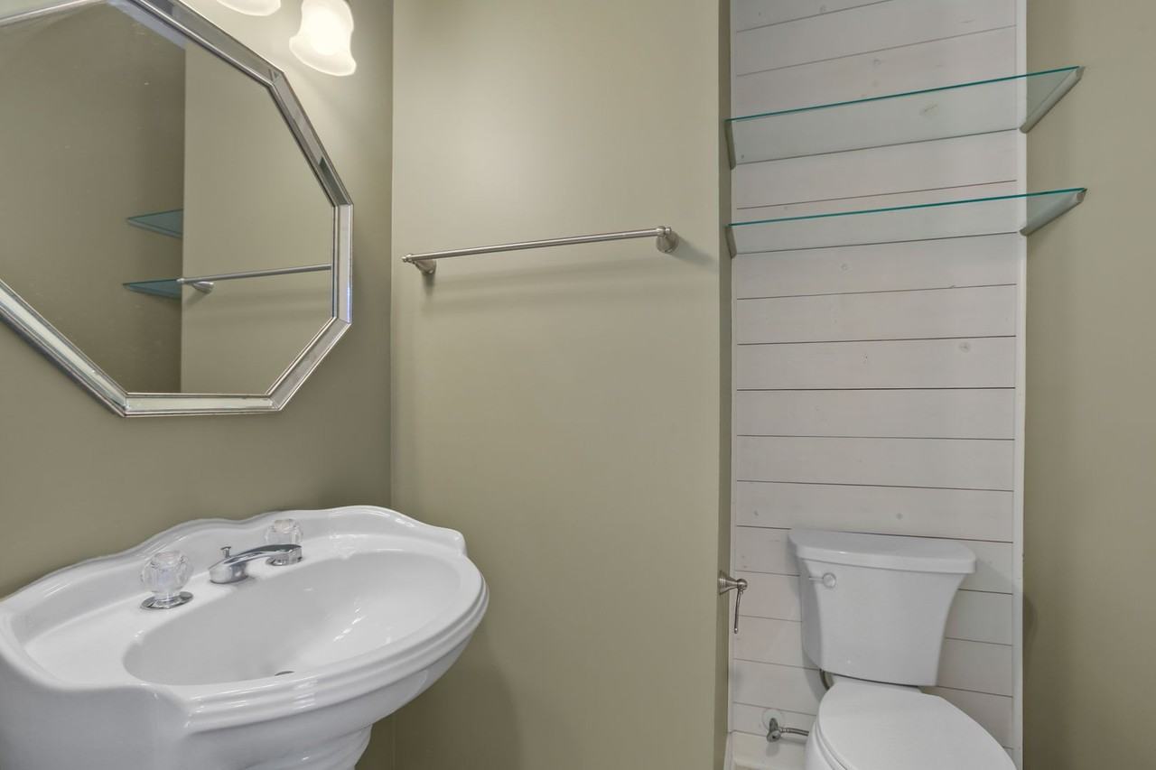 1243 Harris Commons Pl - Photo 4 of 28
