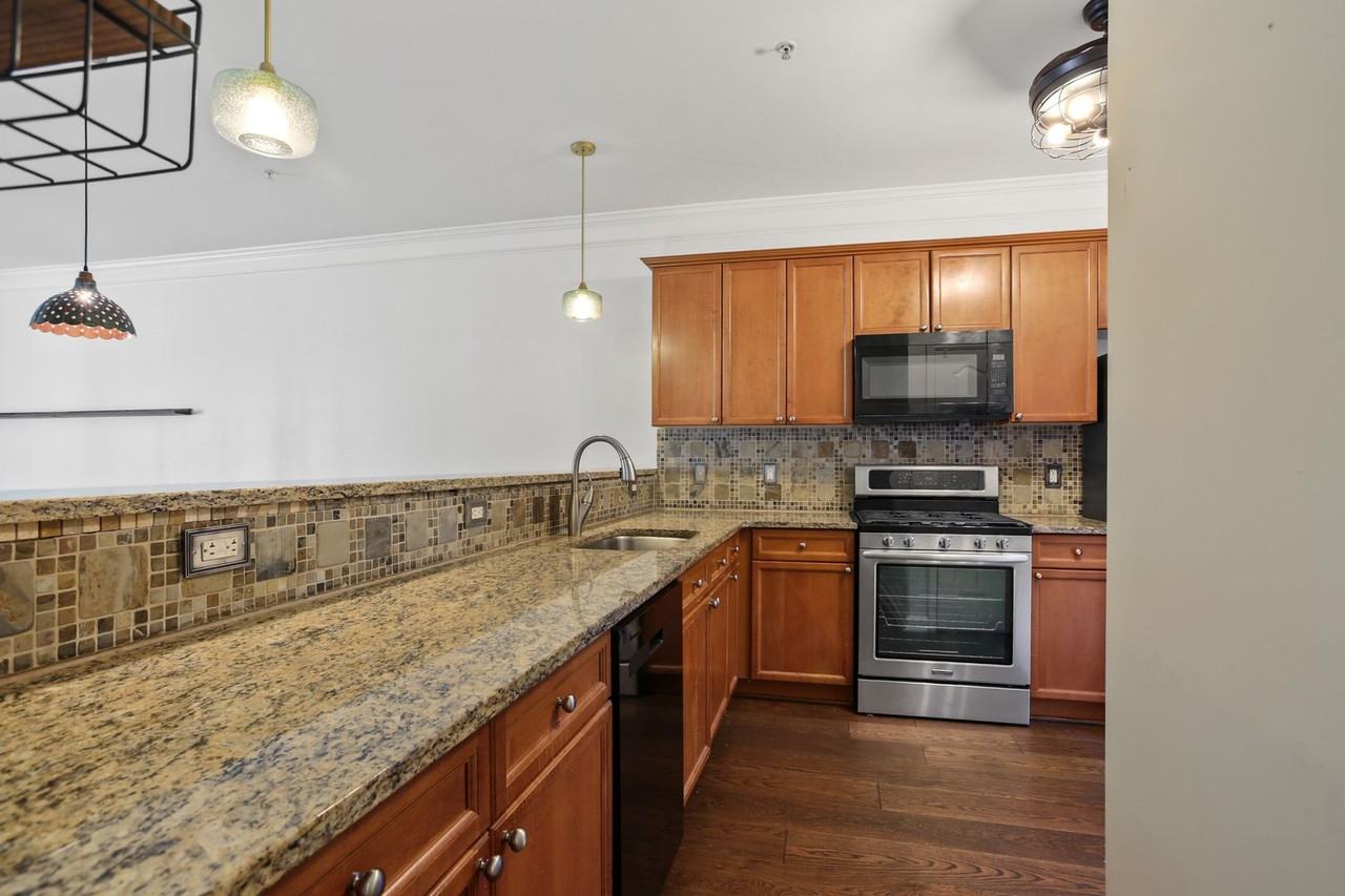 1243 Harris Commons Pl - Photo 5 of 28