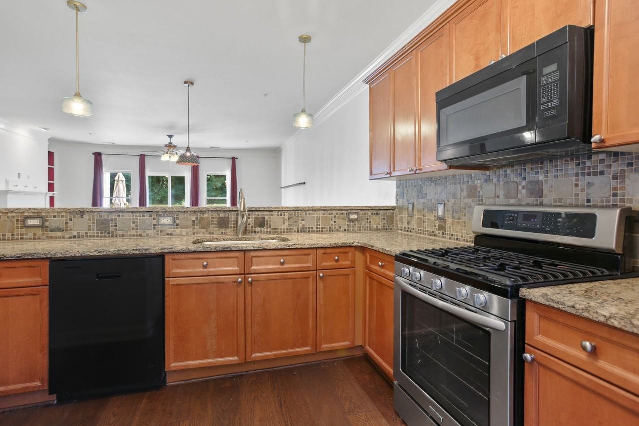 1243 Harris Commons Pl - Photo 7 of 28