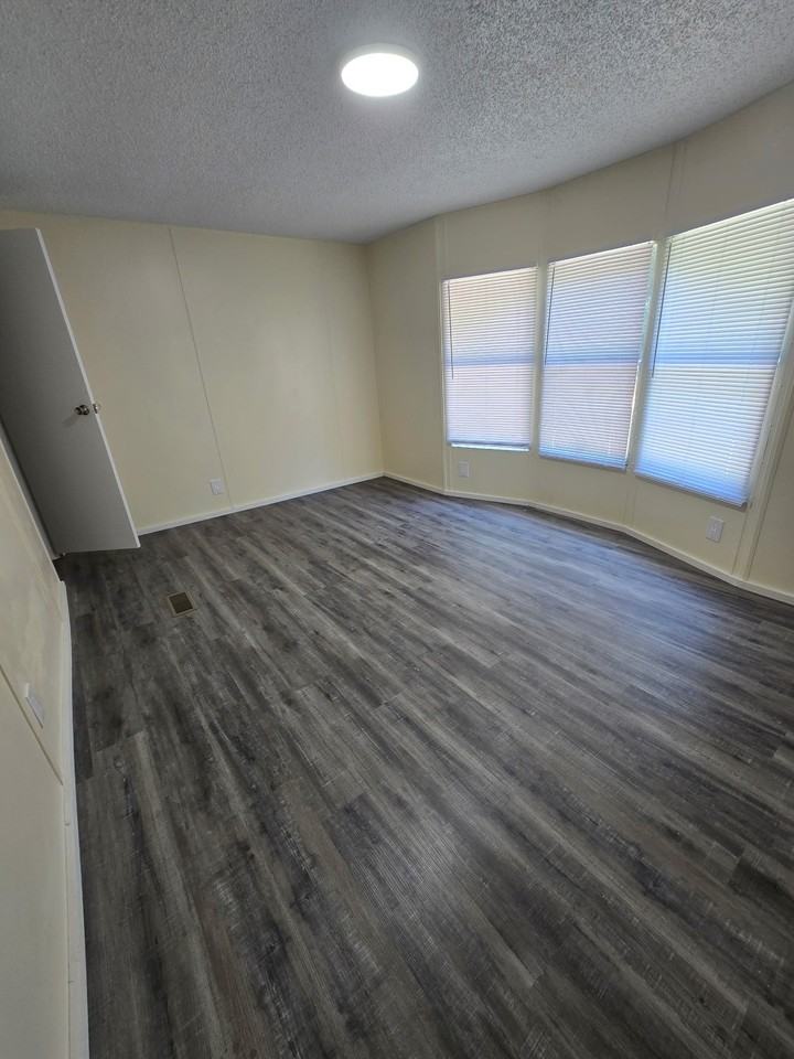 7622 Shamrock Dr - Photo 2 of 7