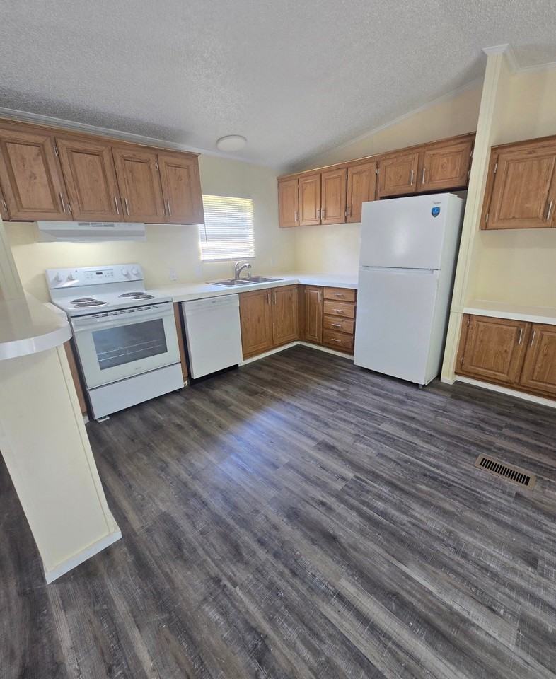 7622 Shamrock Dr - Photo 3 of 7
