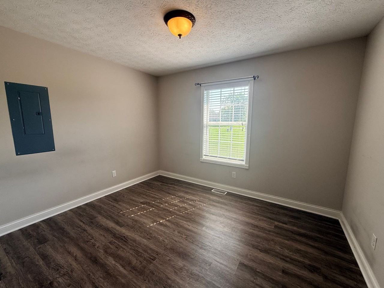 149 Brock Ln - Photo 3 of 7