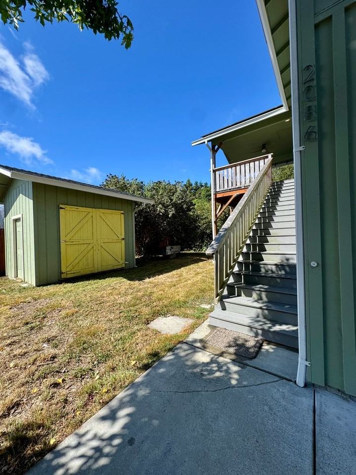 2086 Groth Ct - Photo 2 of 11