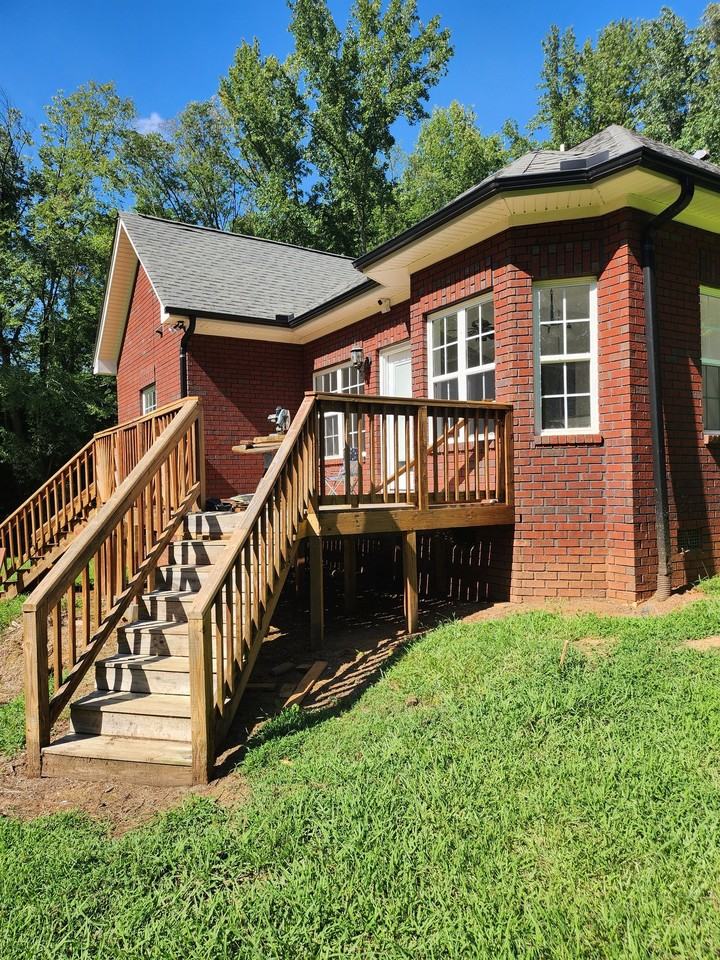 2847 Mount Pleasant Rd N - Photo 2 of 14