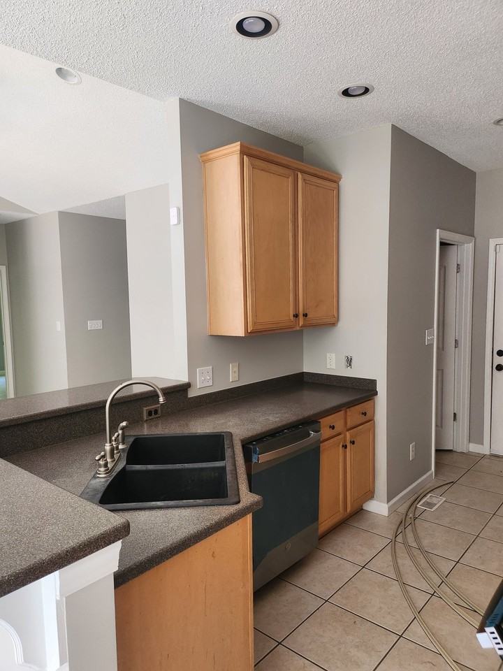 2847 Mount Pleasant Rd N - Photo 4 of 14