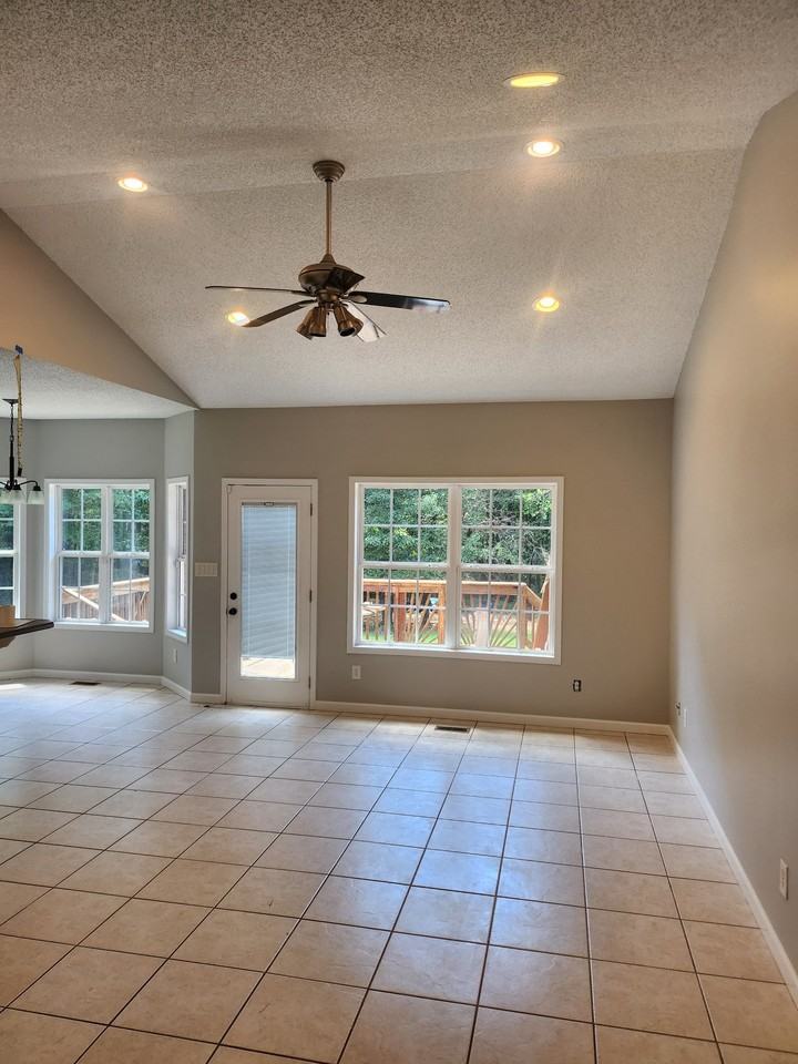 2847 Mount Pleasant Rd N - Photo 7 of 14
